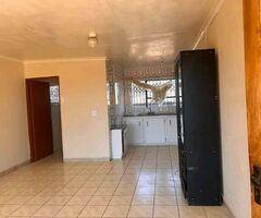Rooms to rent next to Paledi mall